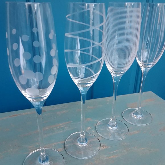 Toasting Glasses Set of 4 Etched Glass Flutes Mikasa Crystal Polka Dots Swirls - Picture 16 of 16